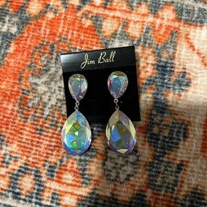 Selling these pretty earrings!!